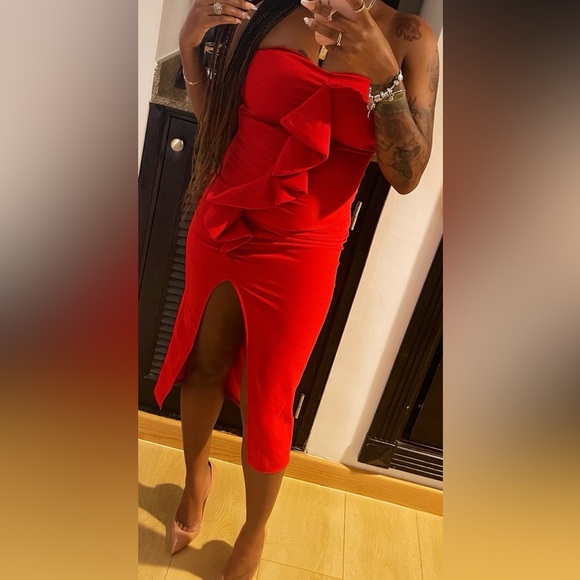 Elegant Red Strapless Dress - Picture 1 of 7